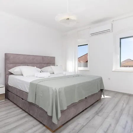 Apartmán Square One